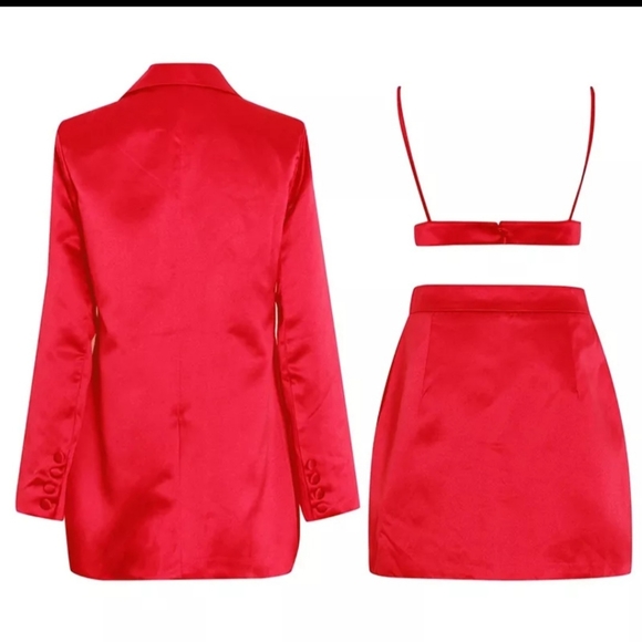 Beautiful 3 piece set in the color red - Picture 2 of 3